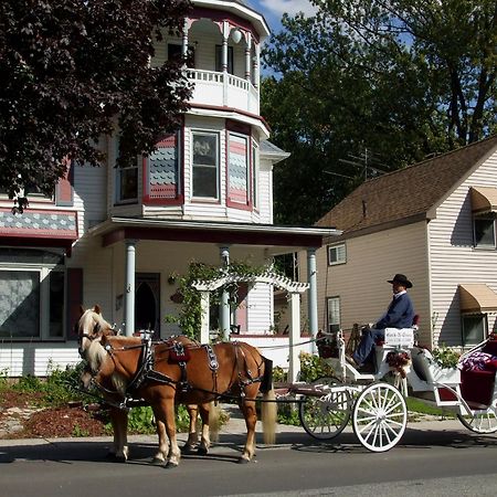 Bondy House Bed & Breakfast Amherstburg Екстер'єр фото