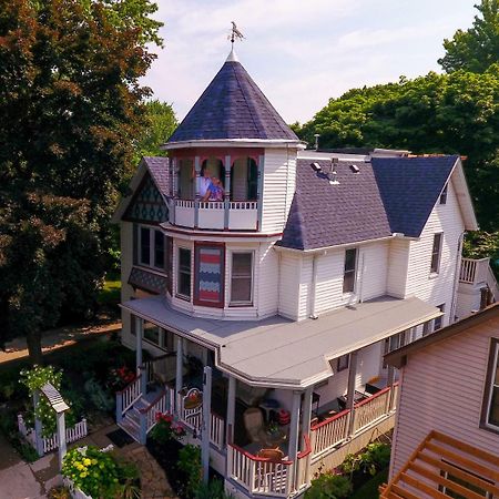 Bondy House Bed & Breakfast Amherstburg Екстер'єр фото
