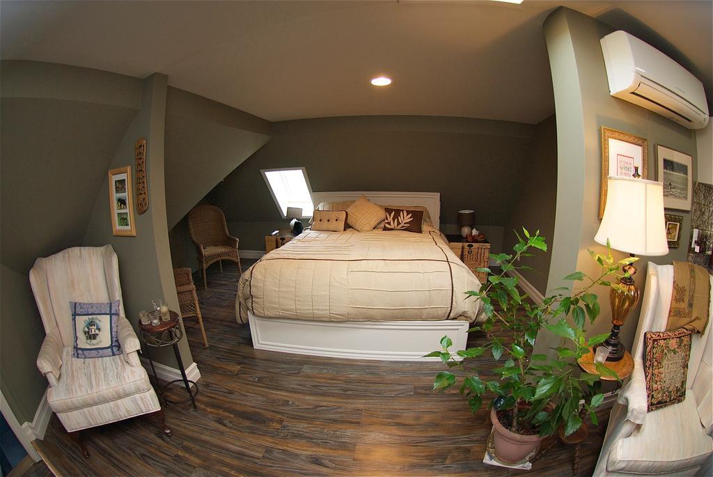 Bondy House Bed & Breakfast Amherstburg Екстер'єр фото