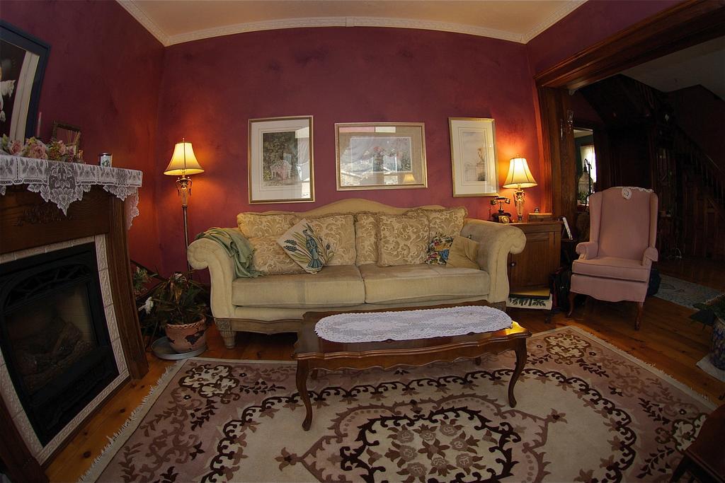 Bondy House Bed & Breakfast Amherstburg Екстер'єр фото