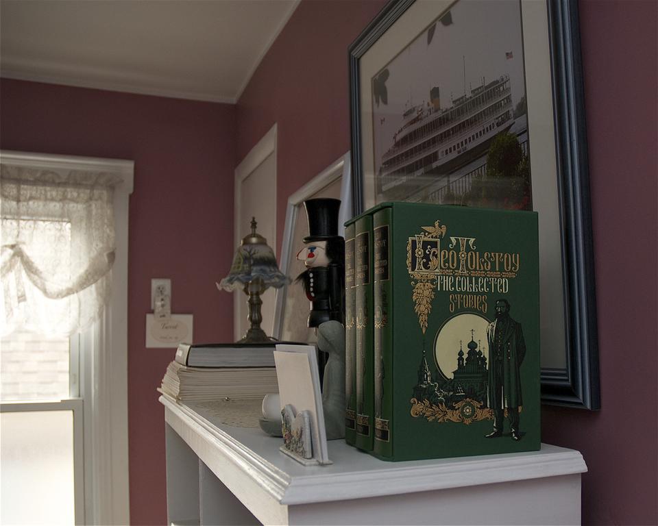 Bondy House Bed & Breakfast Amherstburg Екстер'єр фото